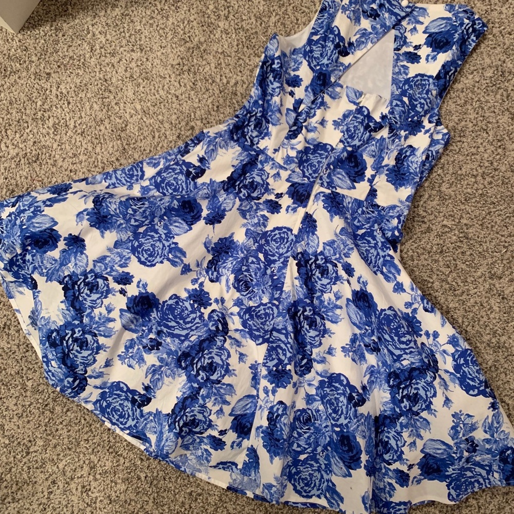 Blue and white floral dress - Picture 2 of 2